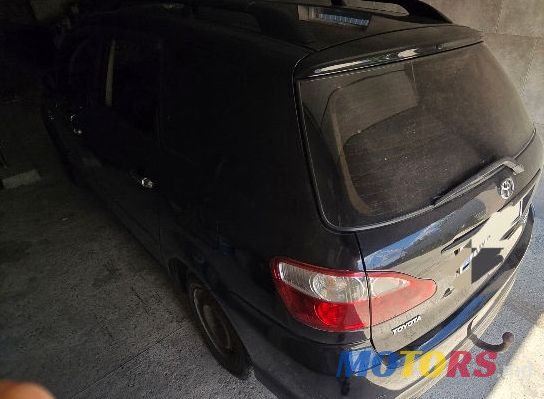 2005' Toyota Avensis Verso photo #1