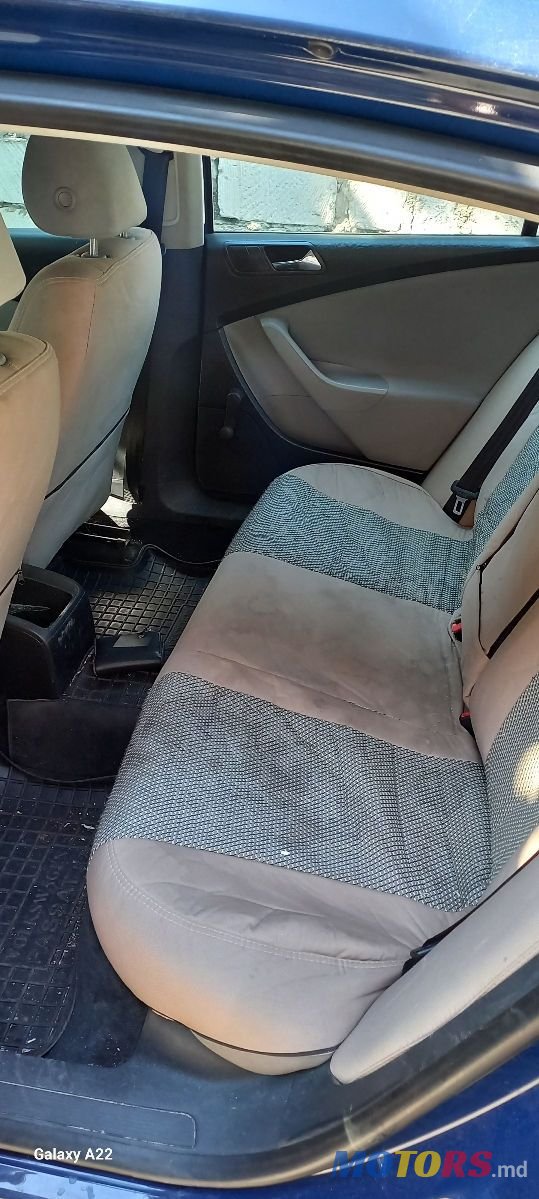 2006' Volkswagen Passat photo #5