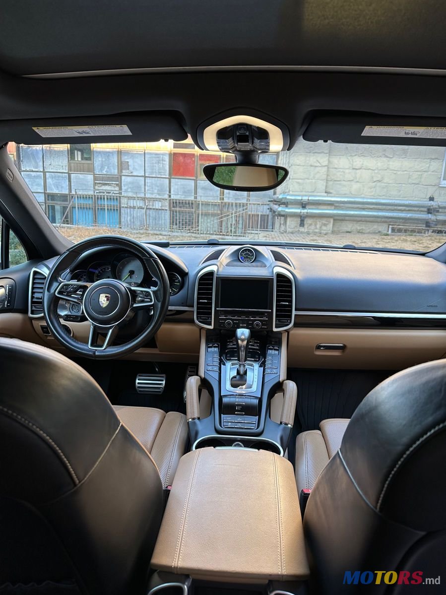 2015' Porsche Cayenne Coupe photo #3