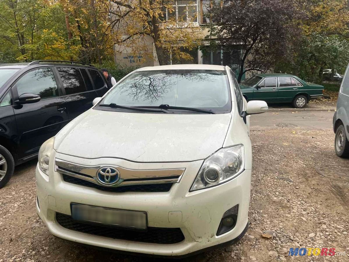 2011' Toyota Auris photo #1