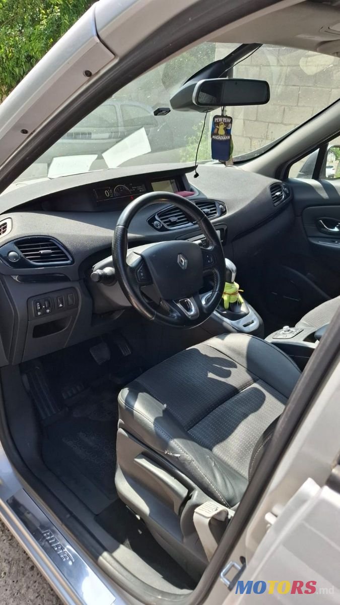 2012' Renault Grand Scenic photo #6
