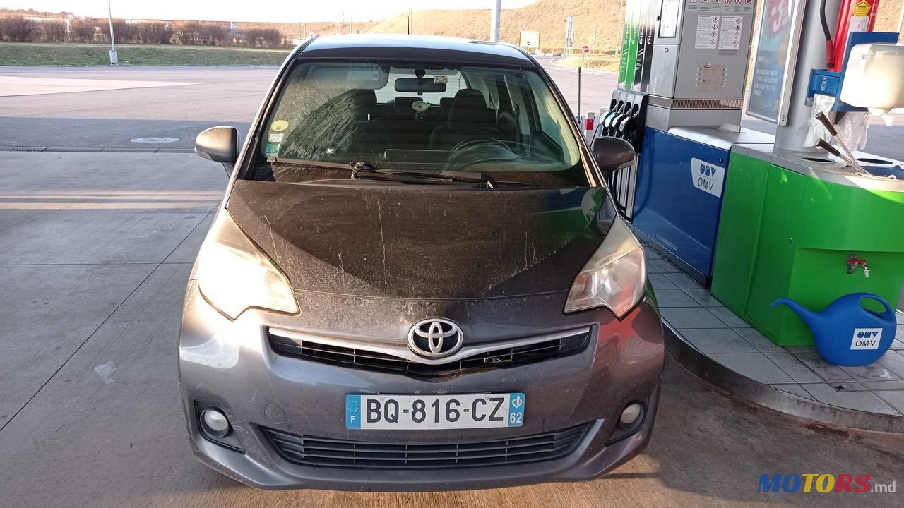 2011' Toyota Verso-S photo #1