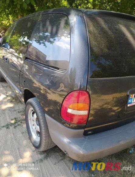 1999' Chrysler Voyager photo #4