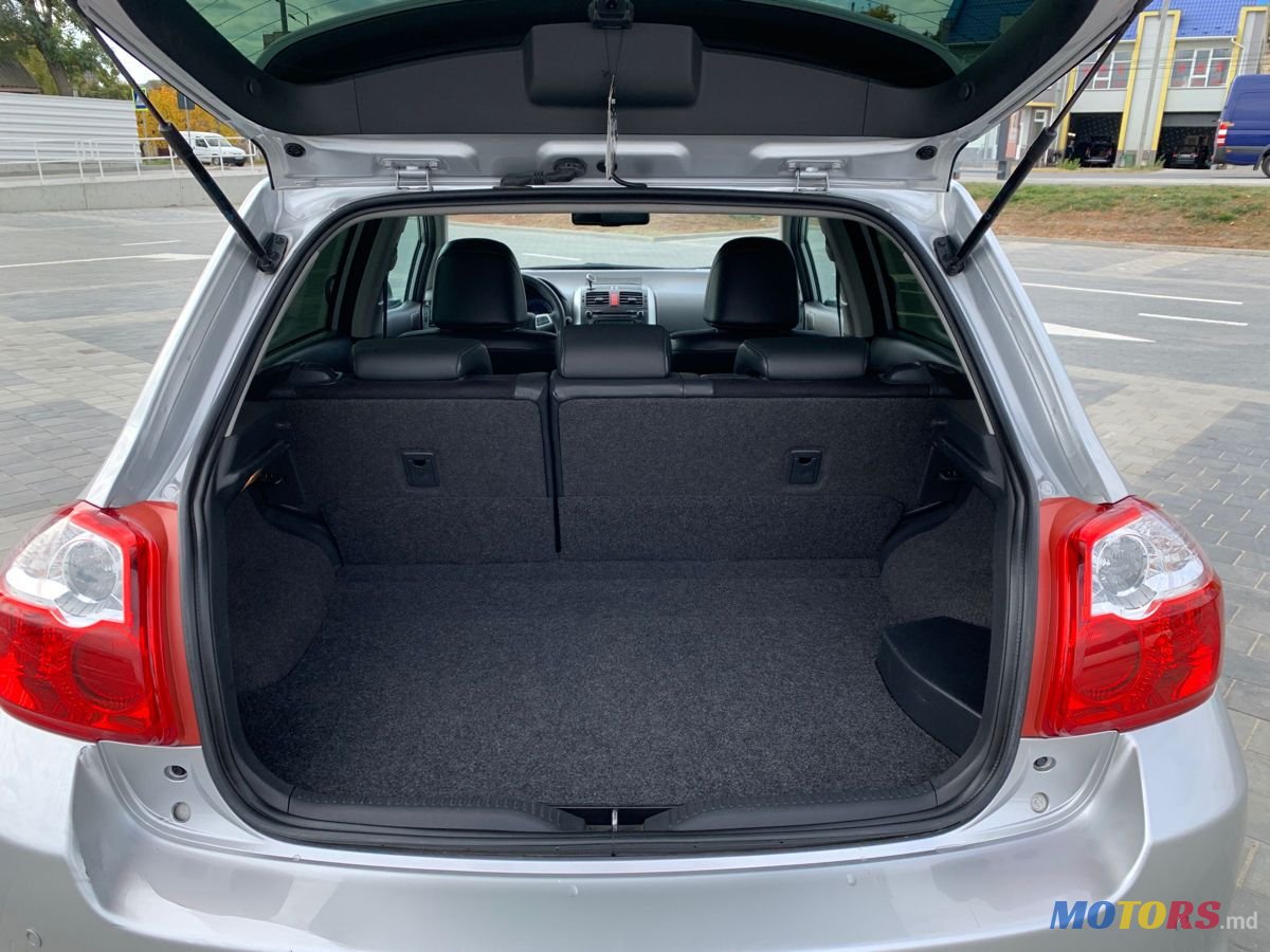 2010' Toyota Auris photo #5