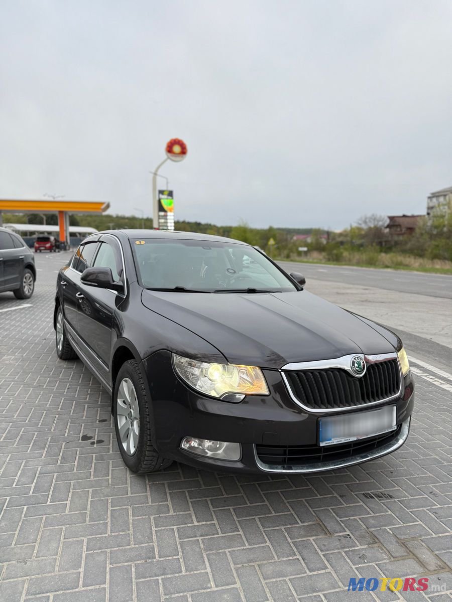 2011' Skoda Superb photo #1
