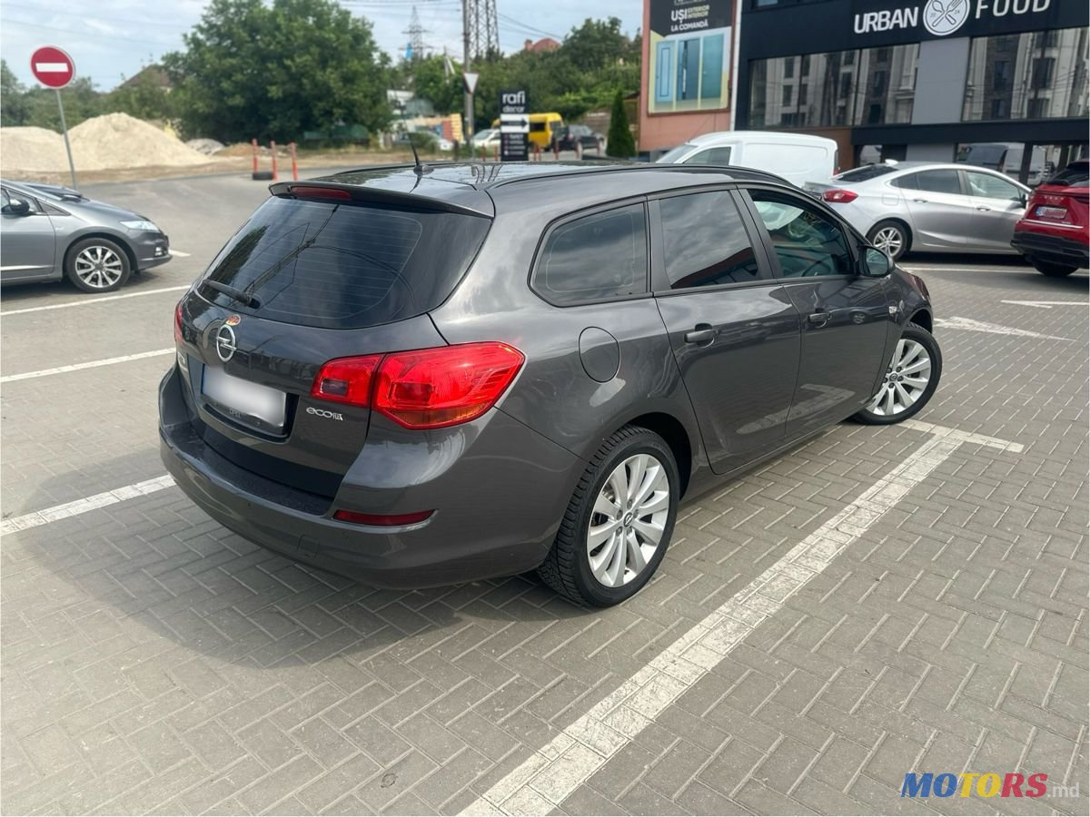 2011' Opel Astra photo #4