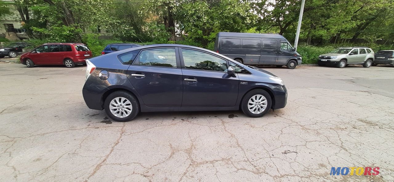 2013' Toyota Prius photo #5