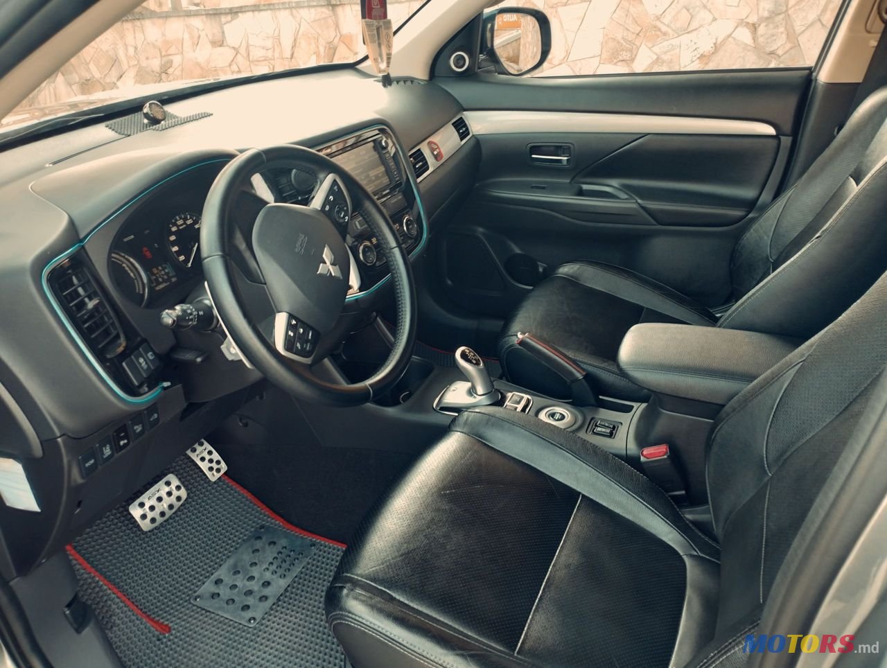 2015' Mitsubishi Outlander photo #6