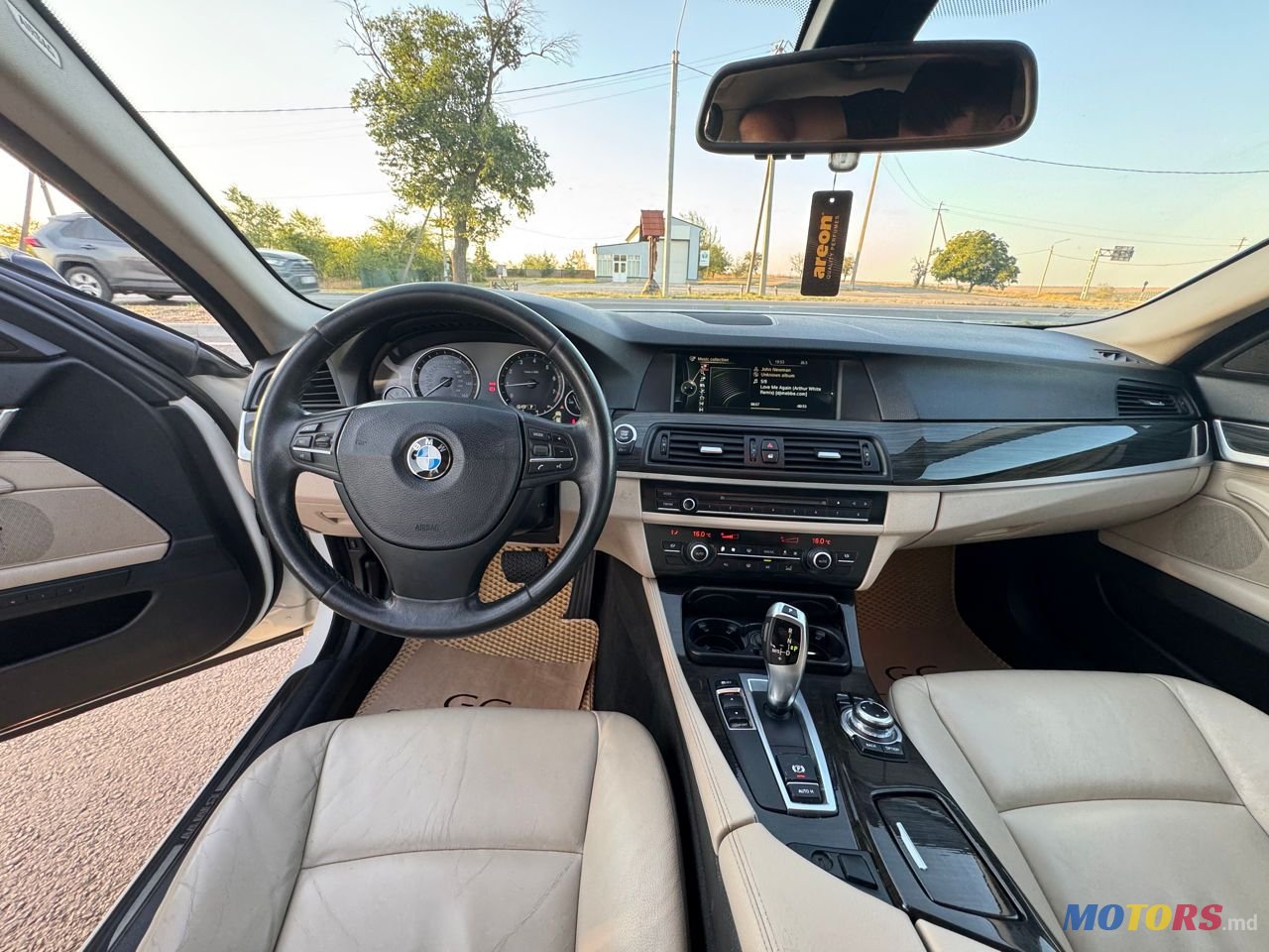 2013' BMW 5 Series photo #2