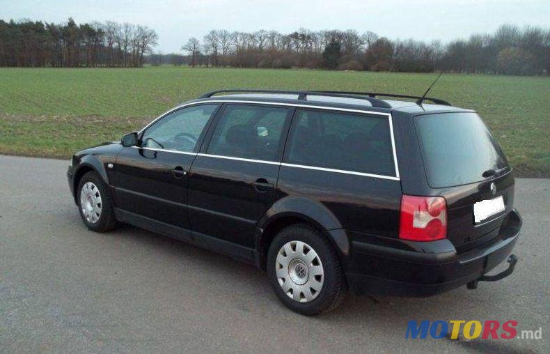 2004' Volkswagen Passat photo #2