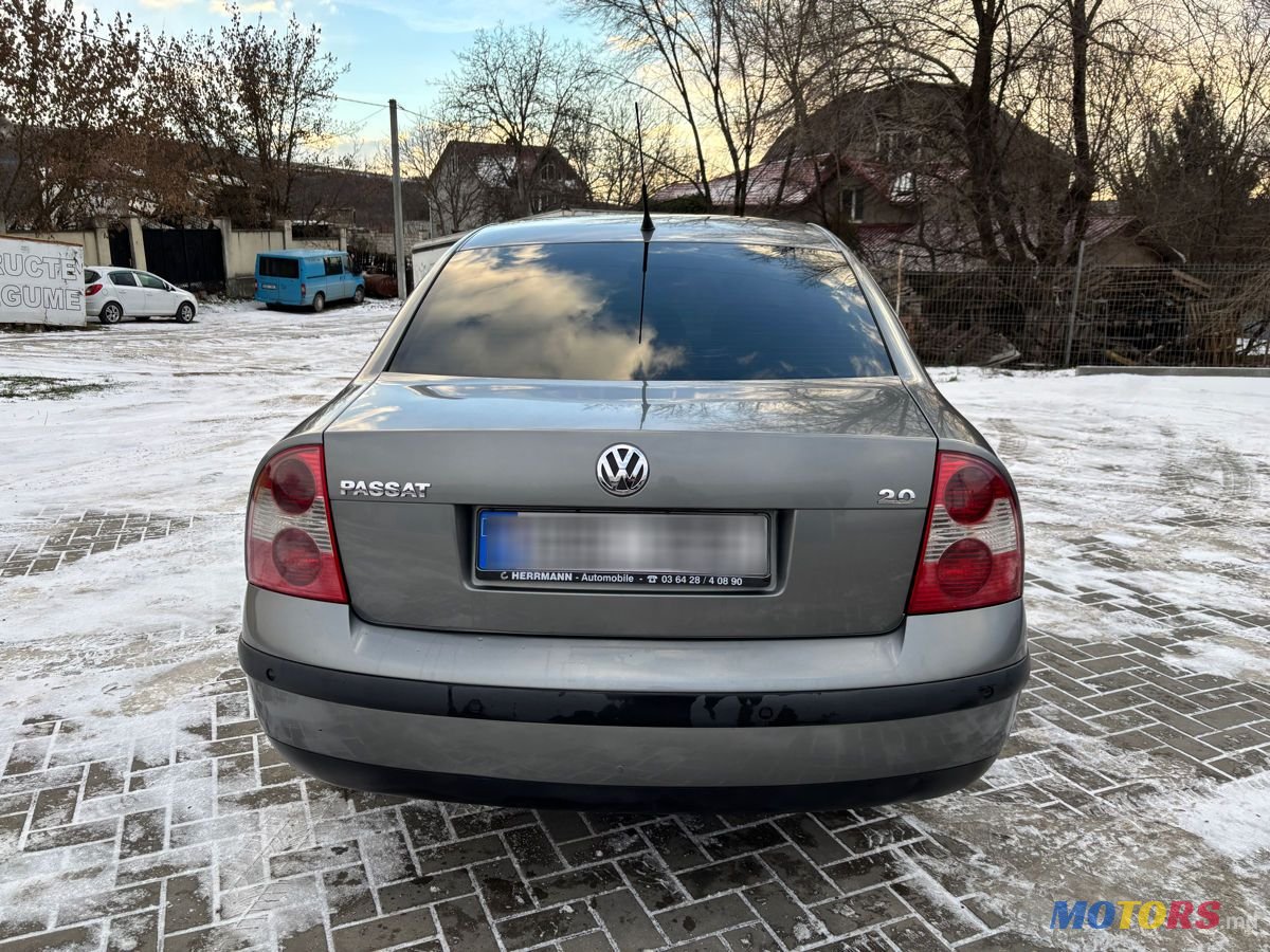 2003' Volkswagen Passat photo #4