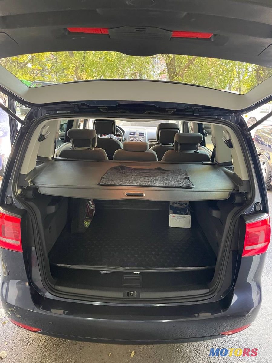 2013' Volkswagen Touran photo #6