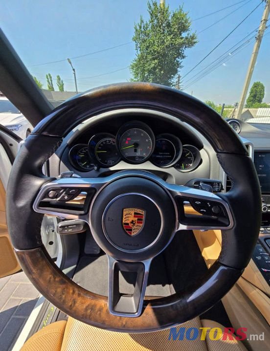 2017' Porsche Cayenne photo #4