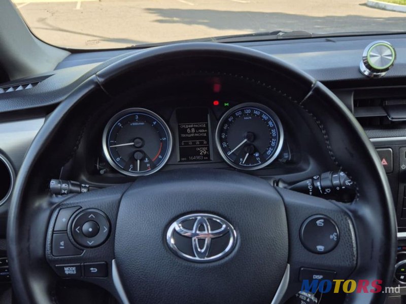 2014' Toyota Auris photo #5