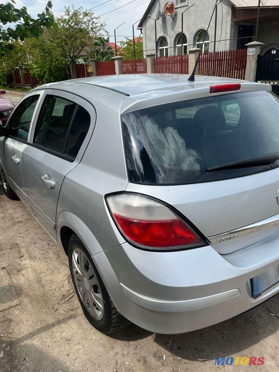 2005' Opel Astra photo #2