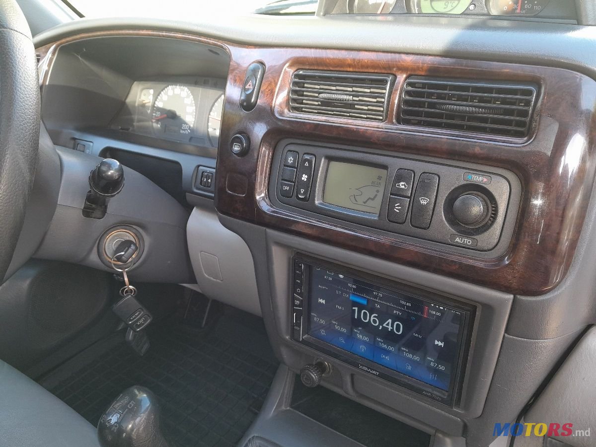 2004' Mitsubishi Pajero Sport photo #3