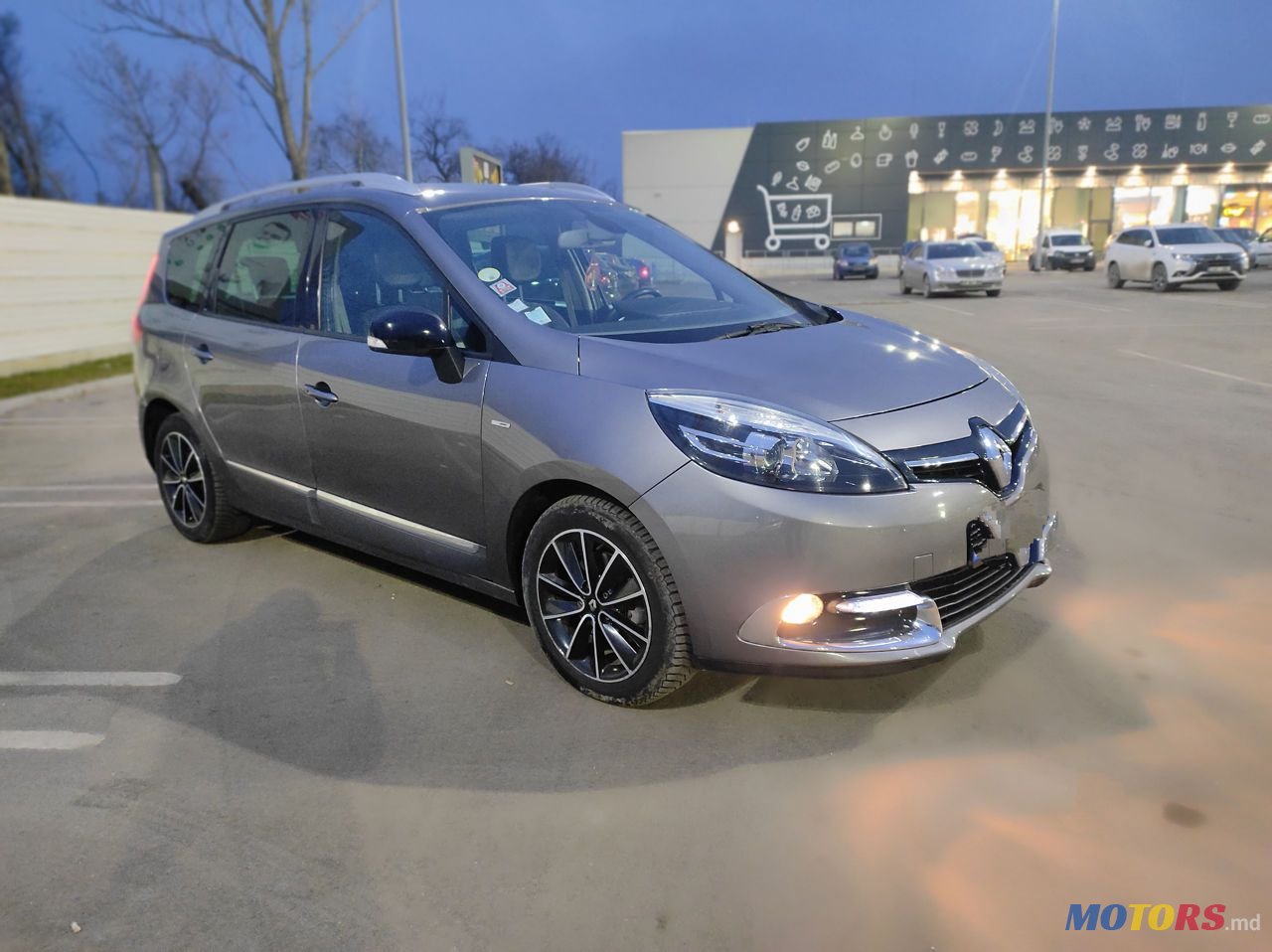 2013' Renault Grand Scenic photo #2
