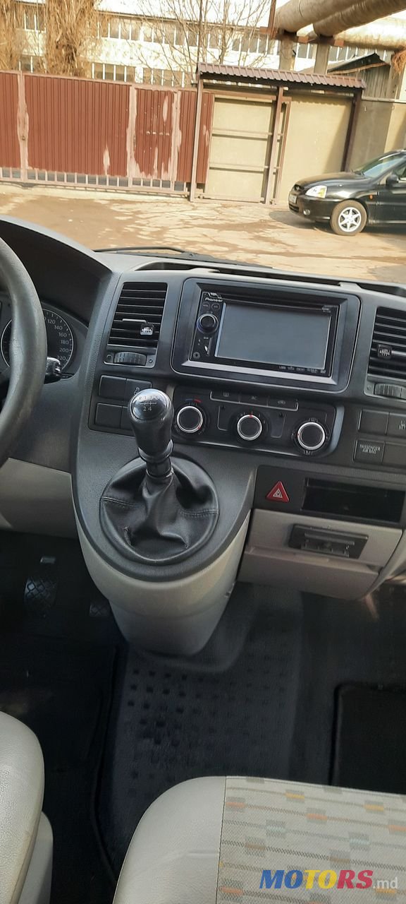 2009' Volkswagen Transporter photo #6