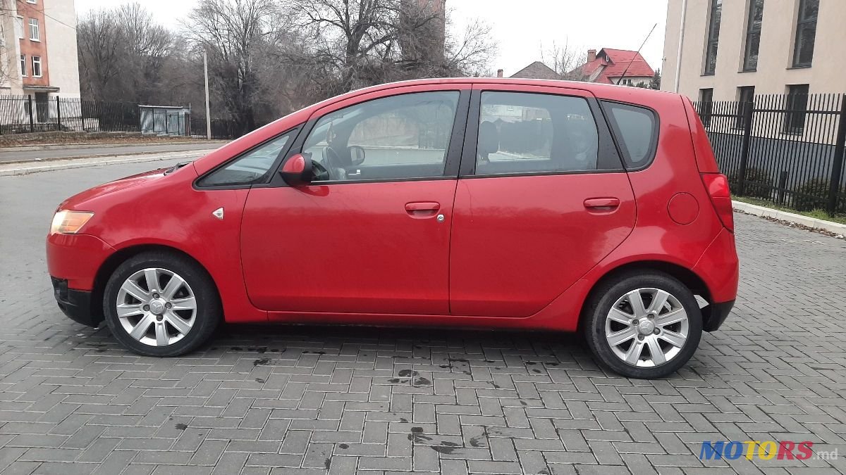 2009' Mitsubishi Colt photo #4