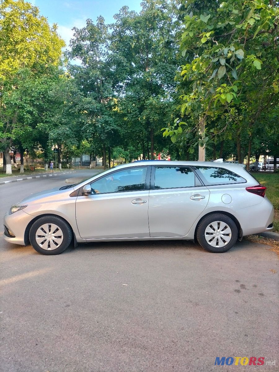 2017' Toyota Auris photo #2