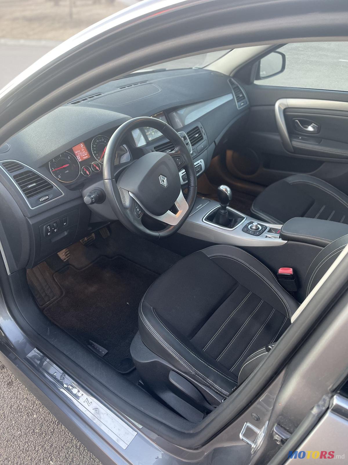 2014' Renault Laguna photo #7