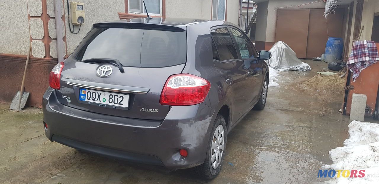 2010' Toyota Auris photo #4