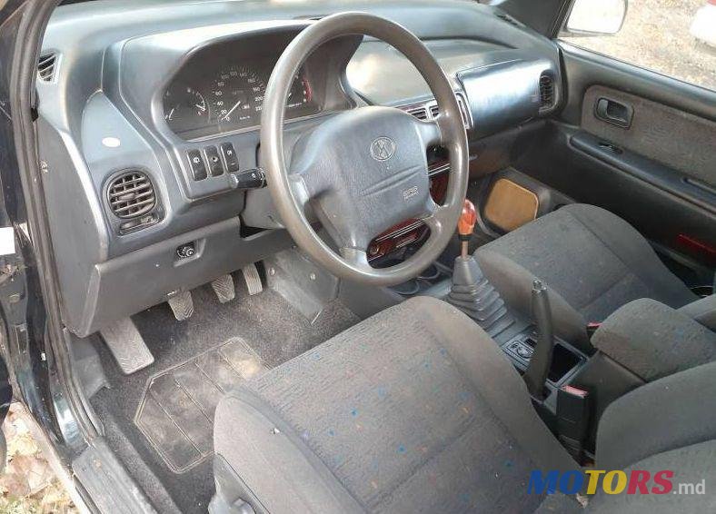 1999' Hyundai Santamo photo #1