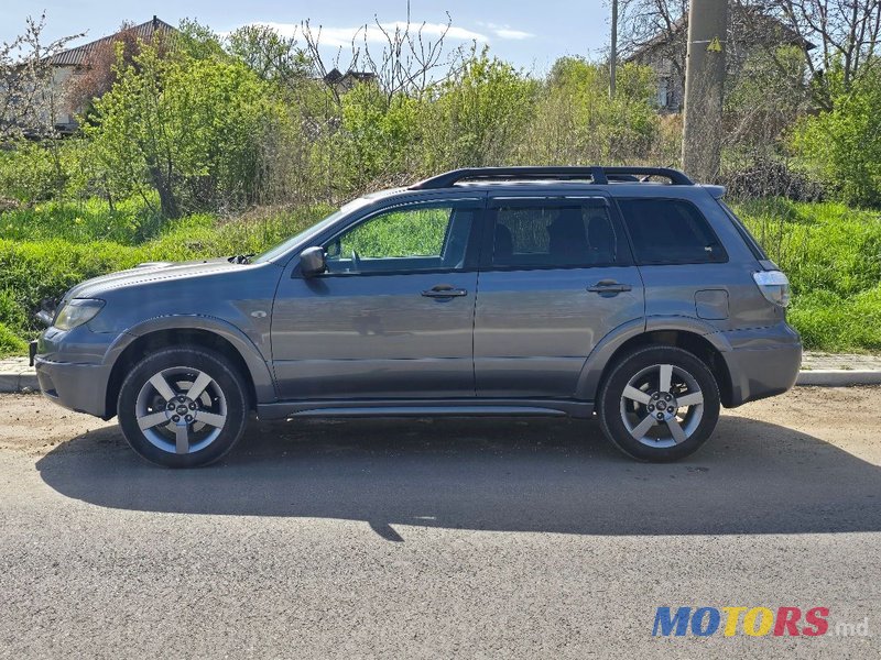 2005' Mitsubishi Outlander photo #5