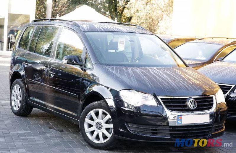 2007' Volkswagen Touran photo #2