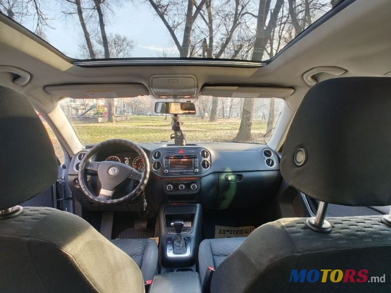 2010' Volkswagen Tiguan photo #6