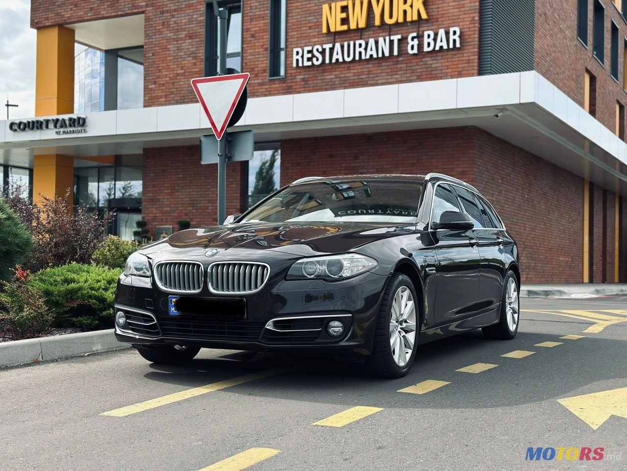 2013' BMW 5 Series photo #5