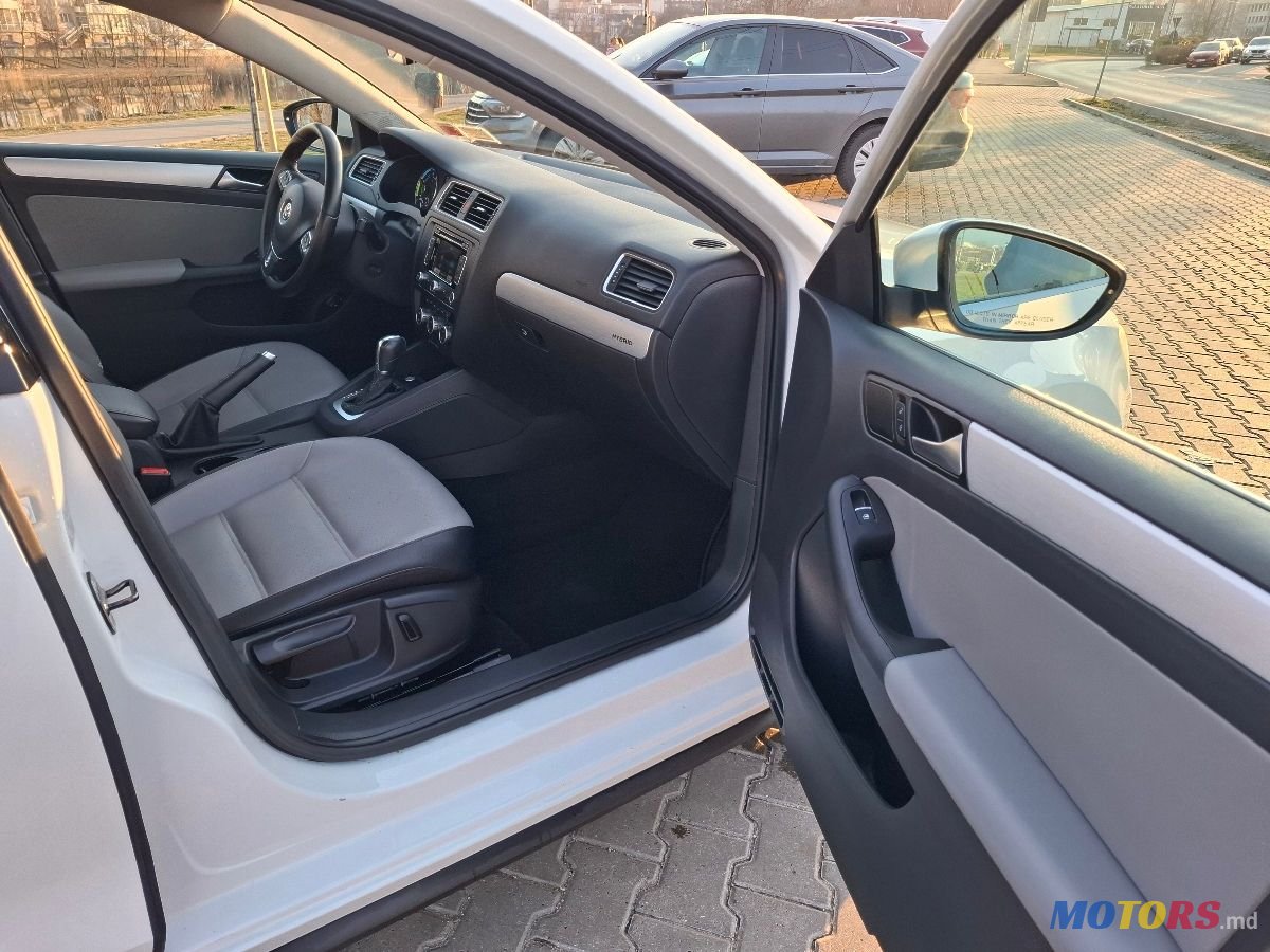 2014' Volkswagen Jetta photo #3