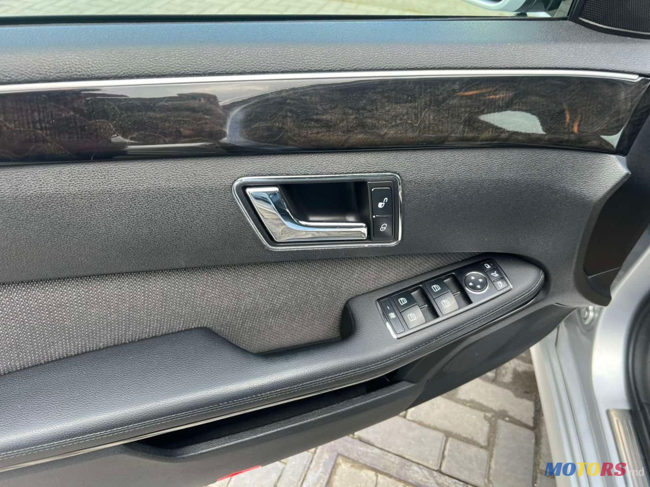 2010' Mercedes-Benz E-Class photo #2