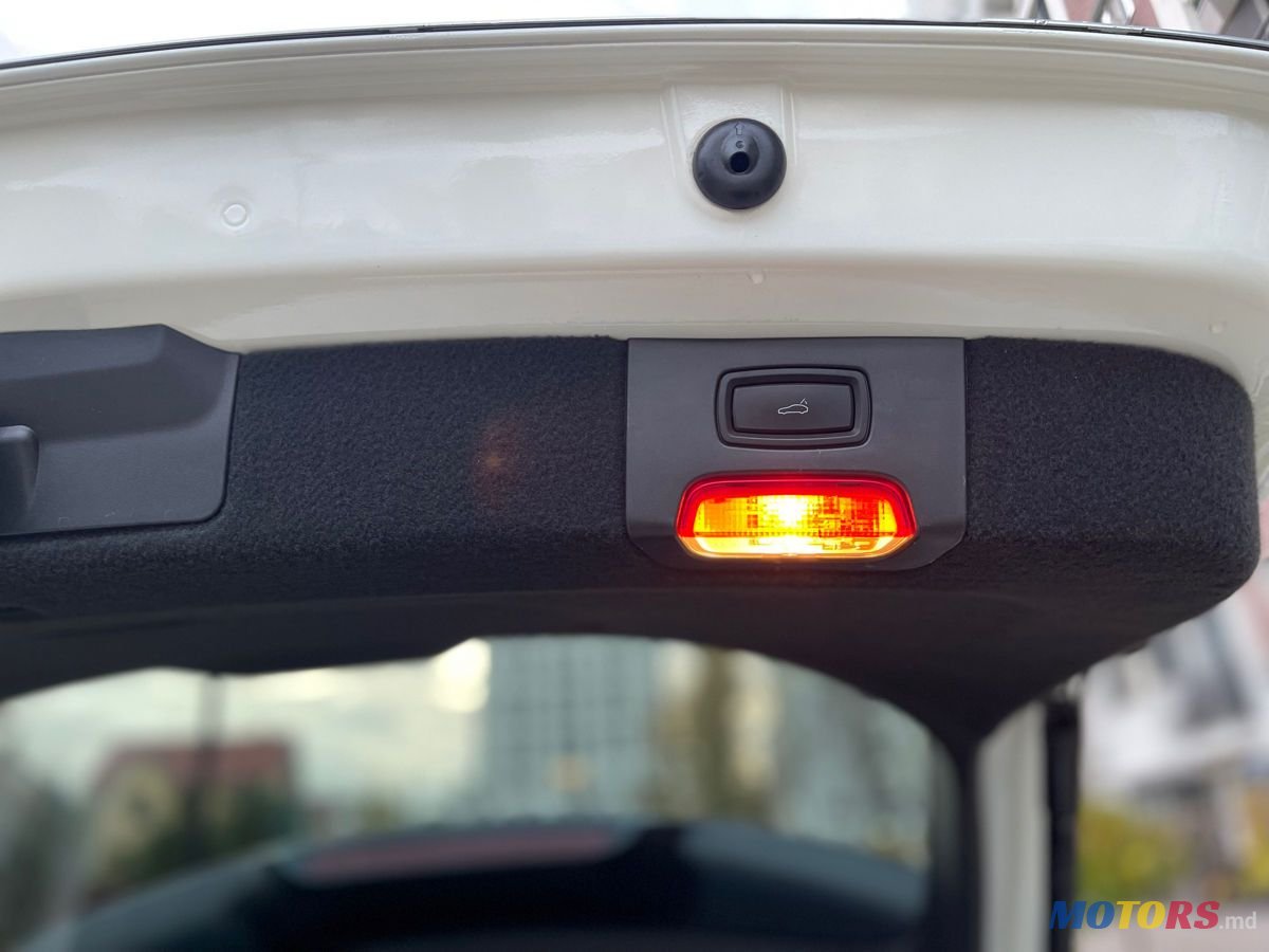 2012' Porsche Cayenne photo #6