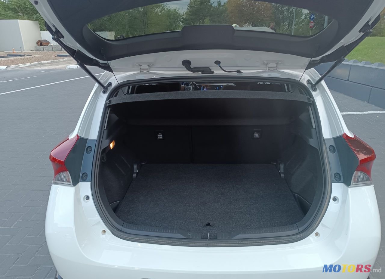 2017' Toyota Auris photo #5