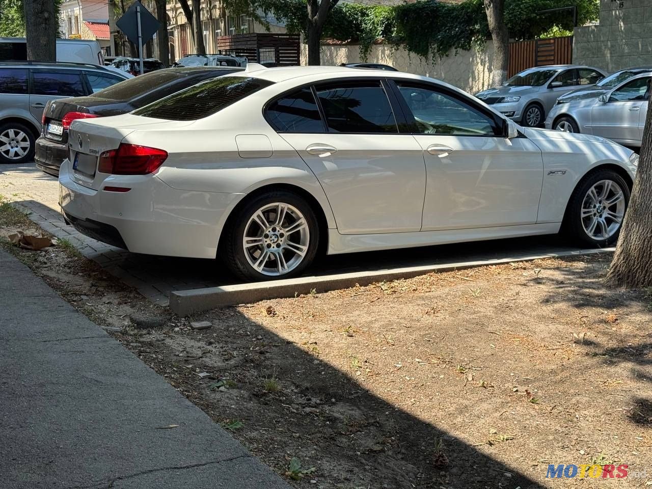 2012' BMW 5 Series photo #2