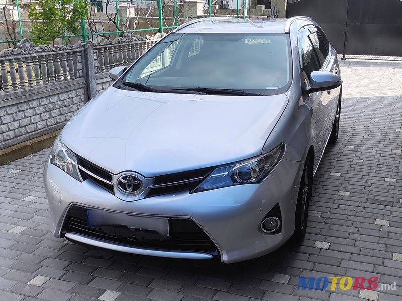 2014' Toyota Auris photo #2