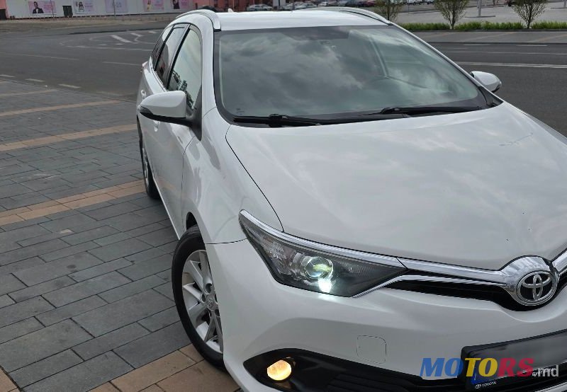 2015' Toyota Auris photo #2