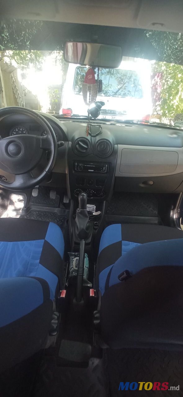 2012' Dacia Sandero photo #5