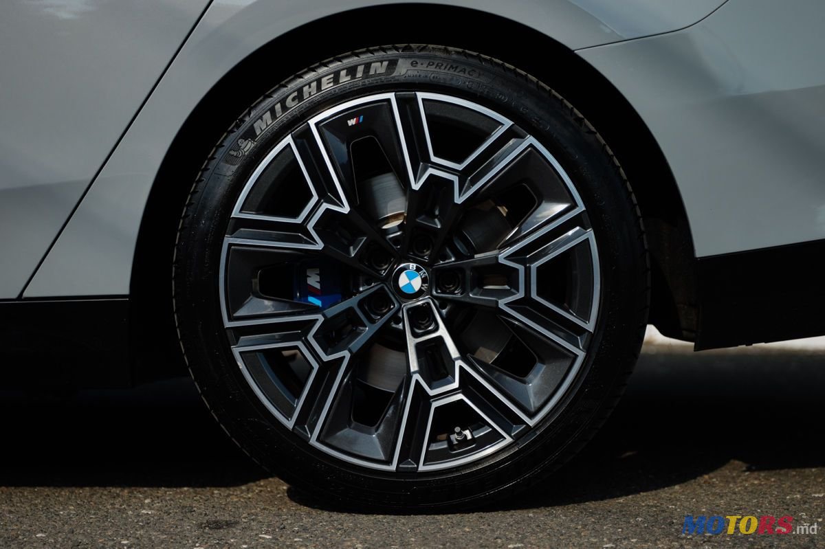 2024' BMW 5 Series photo #5