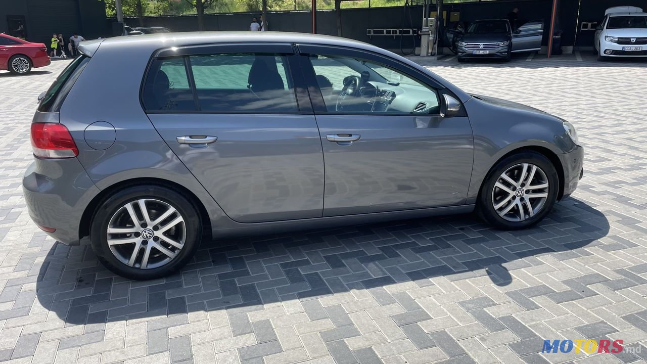 2010' Volkswagen Golf photo #3