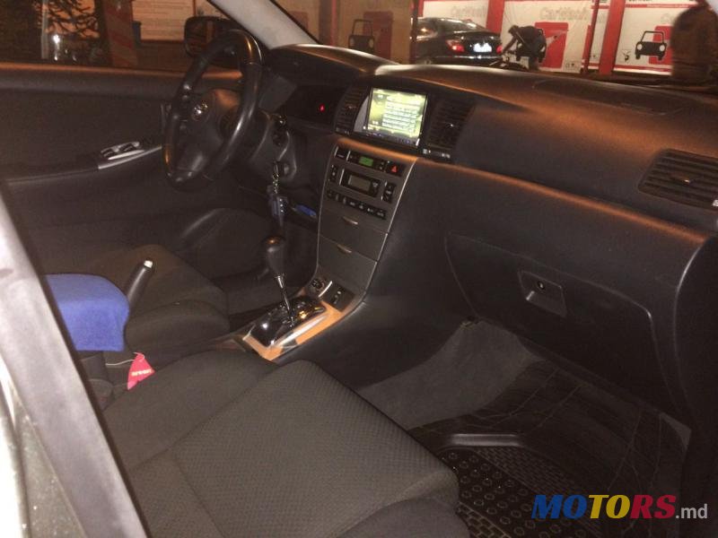 2004' Toyota Corolla photo #2