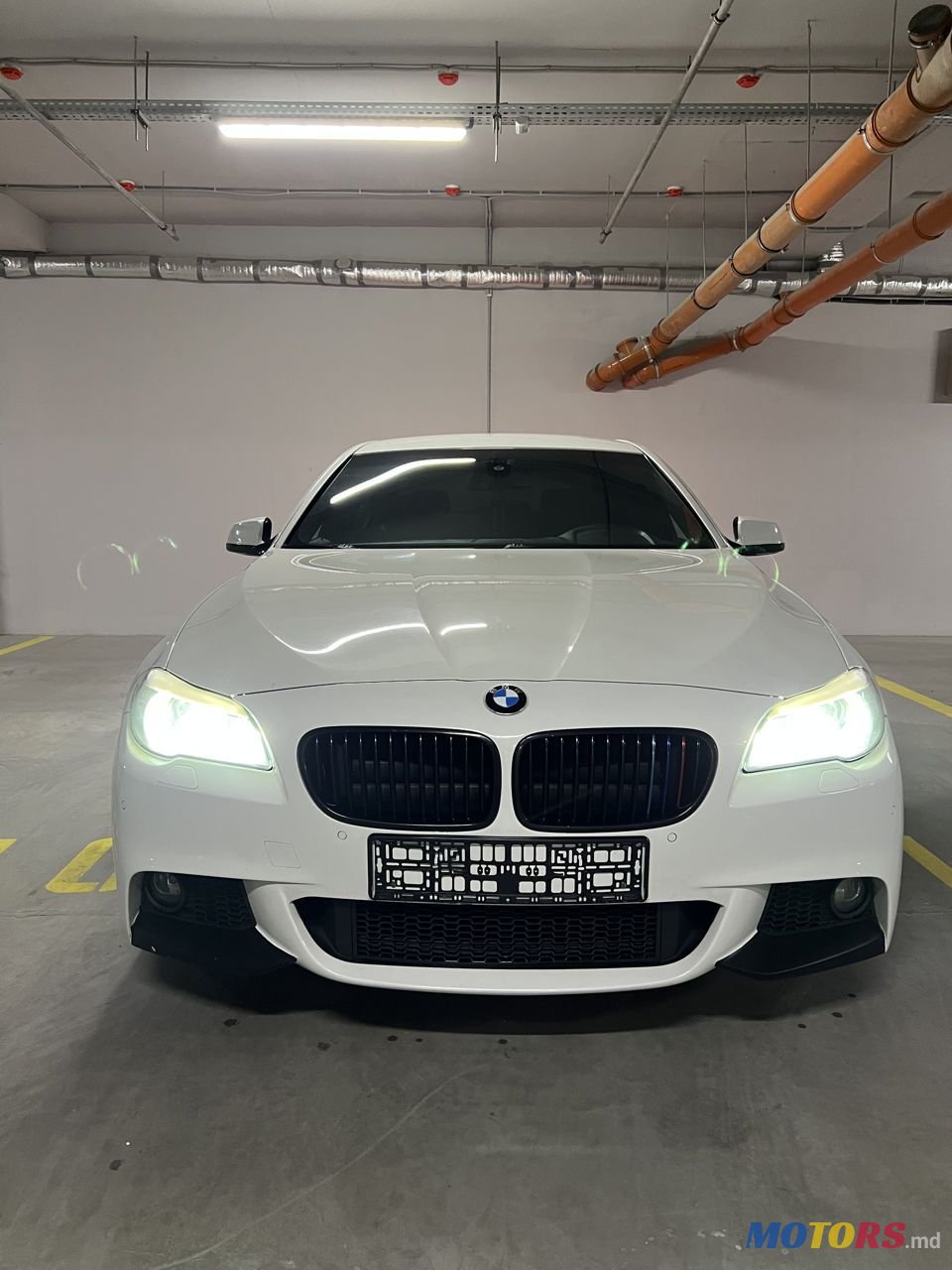 2011' BMW 5 Series photo #1