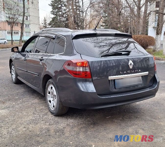 2011' Renault Laguna photo #4