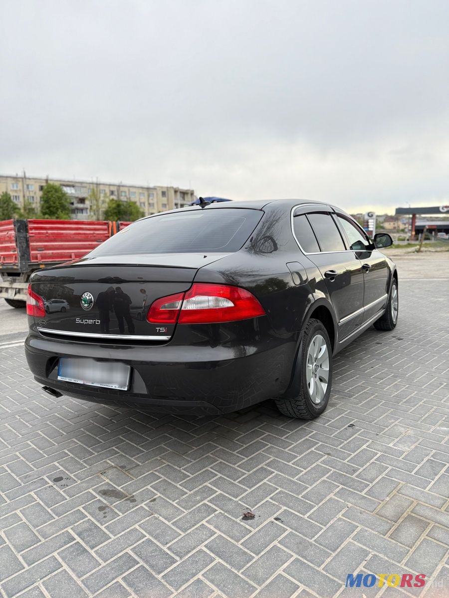 2011' Skoda Superb photo #3