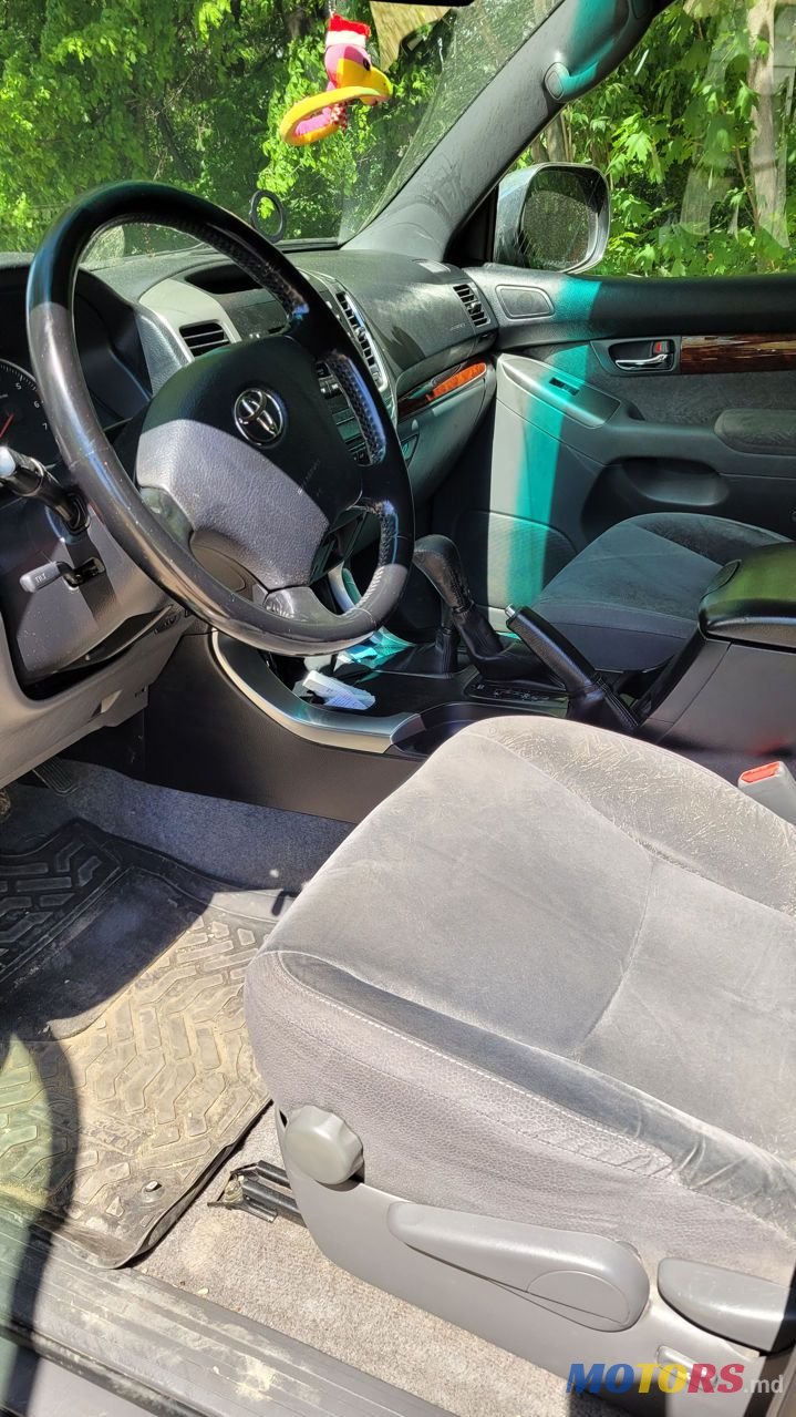 2004' Toyota Land Cruiser Prado photo #3
