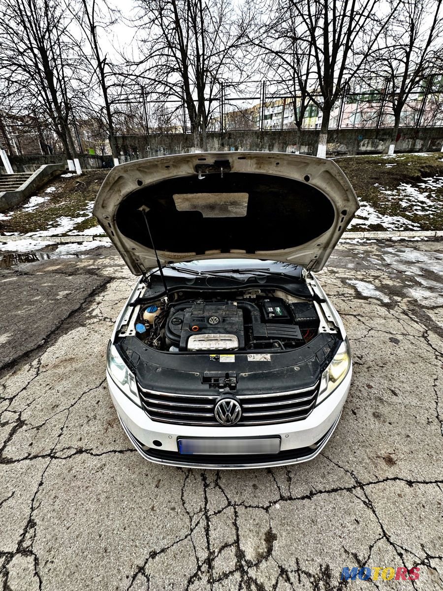 2012' Volkswagen Passat photo #6