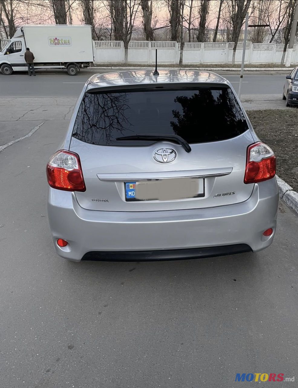 2011' Toyota Auris photo #2