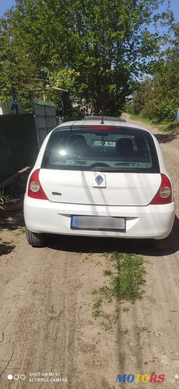 2003' Renault Clio photo #2