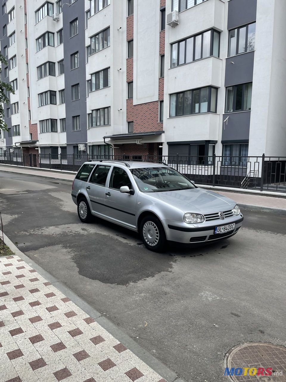 2004' Volkswagen Golf photo #1